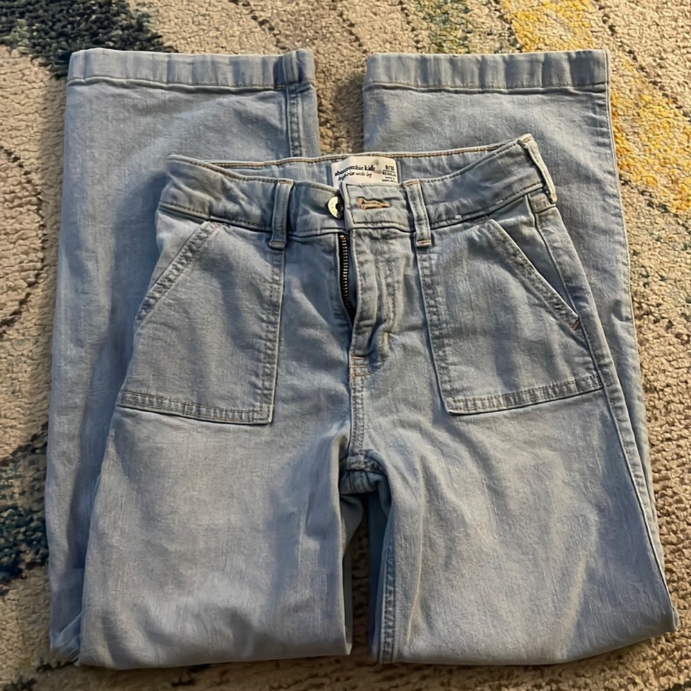Kid’s Abercrombie High Rise Wide Leg light colored jeans